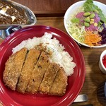 伊丹グリル - カレーは甘い感じ。もう少しスパイシーが良いかも