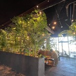 uni - 中も緑が多くて開放的でいい感じ