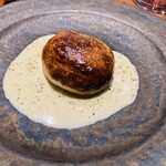 馳走西健一 - 【写真⑨】朝獲れ生しらすと玉葱と大葉のパイ包み焼き、ブールブランソース