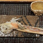 みつき - 4. 浜坂松葉蟹の焼き蟹（塩とすだち完熟酢橘和え）と浜坂松葉蟹の爪酒（亀齢燗酒）