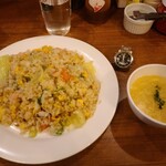えびレタスチャーハン（M・８００円）