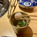 六本木 大皿焼肉 老中 - 〈出汁香る和牛の肝吸い〉