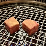 六本木 大皿焼肉 老中 - 〈近江彦根和牛京味噌漬け〉