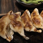 四季彩  - 鉄板肉餃子　餃子でっか！　下味もしっかりしてる！