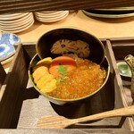 六本木 大皿焼肉 老中 - 〈ウニいくら飯〉
      （本来は生肉がのりますが、今回は抜いていただきました）