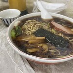 吾妻庵 - ザ、ラーメン　濃い濃いスープにごっそり麺が垣間見える