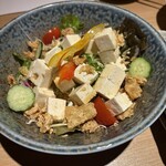 炙屋 - 「揚げ湯葉と豆腐のサラダ」¥1.034