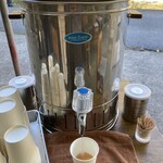 ラーメン河 - 温かいお茶がセルフで