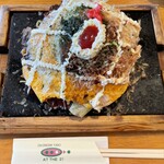 AT THE 21 - 豚モダン焼き 1600円