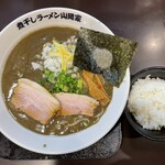 煮干しラーメン 山岡家 - 料理写真:鬼煮干しラーメン　半ライス