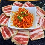 焼肉・韓国料理 KollaBo - 元祖燻製サムギョプ・サル
      