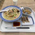 長崎ちゃんぽんリンガーハット - 料理写真: