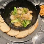 創作イタリアン肉バル スオーノ - エビのアヒージョ