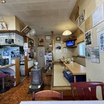 食堂しなの - ストーブがいいよね　トイレは和式
