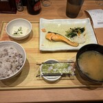 やよい軒 - 料理写真:しゃけの塩焼朝食