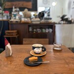 Cafeマメムギ - 料理写真:今週のコーヒー(650円)
パプアニューギニア コルブラン 浅煎り
フィナンシェ(2個 500円)