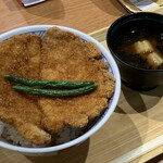 そばと丼 よしの - 料理写真:「わらじタレかつ丼」¥1250
