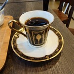 とろんと - ◯1杯目

飲んでみると、キリマンジャロ特有であろう
爽やかな酸味の広がり感が心地良く

品の良いほろ苦さ感もあり
本格的な、美味しい珈琲だなあ♪