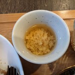 とろんと - 何故か、舌にはジーンと来る自然さのある旨味感があり
この旨味感の元は何なのだろう？と疑問に思った？

うま味調味料では無さそうだけど
出汁に昆布とか使っているかも？