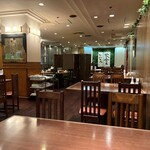 湖陽樹 - 老舗感漂う広々とした店内