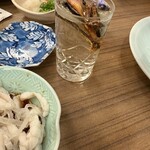 ふぐ料理 与太呂 - ふぐヒレの入った熱燗に、マッチで火を付けアルコールを飛ばしたら蓋をしてからいただきます