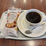 ドトールコーヒーショップ - 料理写真:香ばしメープルバウムクーヘン、ブレンドコーヒーS