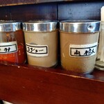 Sapporo Tsukemen Sapporo Ramen Furaido - 卓上の調味料