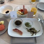 イラフSUI ラグジュアリーコレクションホテル 沖縄宮古 - セミビュッフェ  サラダや海ぶどうなど