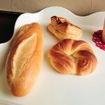 フランスベ－カリー - フランスパン、塩クロワッサン、アップルパイ