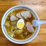 富士屋 - 料理写真:ワンタンメン。830円（税込）。