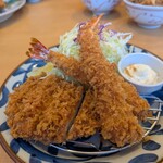 厚切りとんかつ よし平 - 私が注文した、海老ロースかつ膳(税込2,079円)　海老フライ×２・ロースかつ70g…