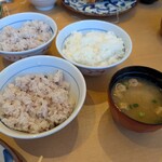 厚切りとんかつ よし平 - 兄ぃの４杯目は白飯を…　私とチビの３杯目は、十穀米をチョイス…