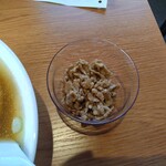 肉と米 時々らーめん - 煮干しの天かす？　特製に付属