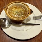 ロイヤルホスト - ロイヤルのオニオングラタンスープ  ¥530(税抜)