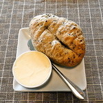 Bistrot ZEBRA - 黒ゴマのパン