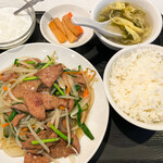 康永楼 - レバとにら炒め