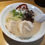 はかたラーメン - 白旨ラーメン650円。