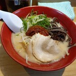 はかたラーメン - 赤旨ラーメン750円。