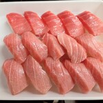 漁港食堂 - 上 中トロ　真ん中から下 大トロ