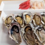 漁港食堂 - 蒸し牡蠣　生牡蠣