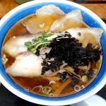 麺工房善 - 飛魚チャーシュー麺(1,050円也) 以外とあっさりなスープ‥