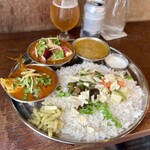 スパイス・ツリー - スパイスツリーの秋のスペシャリテ　秋刀魚と梅干＋イチヂクとマトンのカレーの2種盛り　1年ぶり！