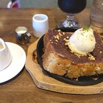 喫茶ニューポピー - 鉄板小倉トーストとアイスコーヒー