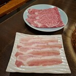 しゃぶ禅 - 山形豚バラ肉と、山形牛A5リブロースのしゃぶしゃぶ肉の2ショットです。