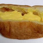 KUWAE BAKERS - クリームパン断面