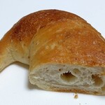 KUWAE BAKERS - フォカッチャ塩パン断面