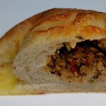 KUWAE BAKERS - ガパオパン断面