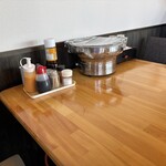 情熱キッチン - 焼肉屋さんなのね！タルタルソースが付きませんので卓上醤油にソース　ドレッシングでお食べくださいね