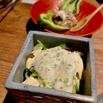 和牛とタン 焼肉 とみ - とみちゃんサラダ