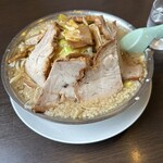 成龍 - スープうま、麺やわめ、しっかりチャーシュー